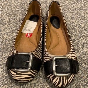 Fossil animal print flat